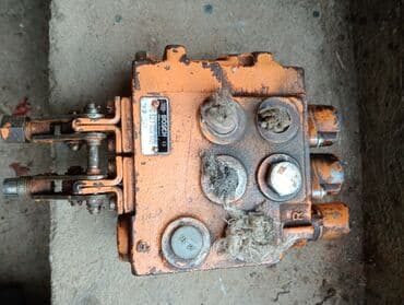 auto prikolice srbija: Razvodnik hidraulike Bosch — 1