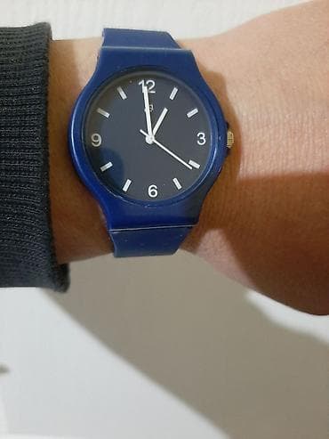 Owim kvarcni sat ispravan sat je Uniseks ocuvan sat,dobar sat original