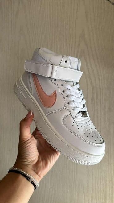 Visoke patike – beli kožni model sa čičak kaišem i pertlama - Dizajn