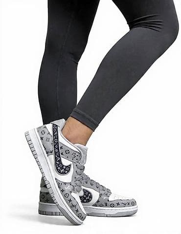 Patike – niske sportske patike sa šarama monograma u sivo-beloj paleti