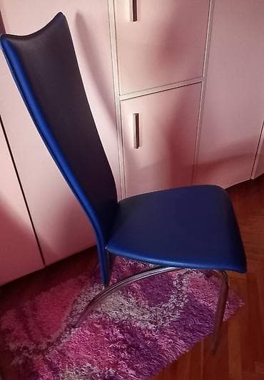 Prodajem dve stolice,kraljevsko plava boja,očuvane
A može i 4 na lalafo.rs Prodajem dve stolice,kraljevsko plava boja,očuvane
A može i 4