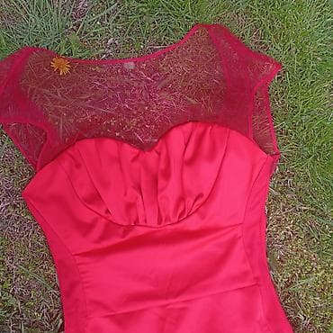 duboke air force 1: Elegantna crvena haljina – Suzana Perić - Model: koktel/večernja — 2