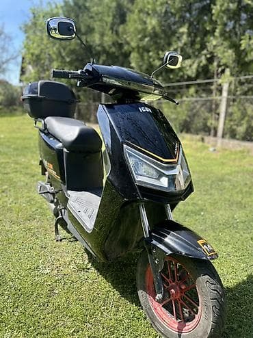 Motocikli i skuteri: Električni skuter ICON Hunter 14 - Crna boja, moderan ugaoni dizajn — 4