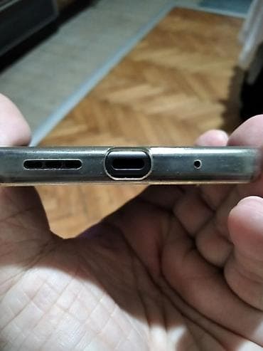 Motorola e14 bez ostecenja, baterija dobra.Telefon star godinu dana