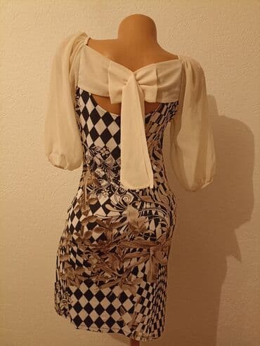 Rolke: Prelepa ocuvana haljinicabez ostecenja. Rukavi su krem boje.Velicina — 1