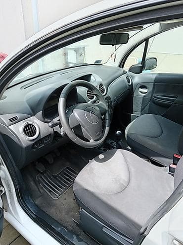 Citroen: Citroën C3, bela boja, 5 vrata, hečbek.Registrovan do 11.2026. Vlasnik — 6