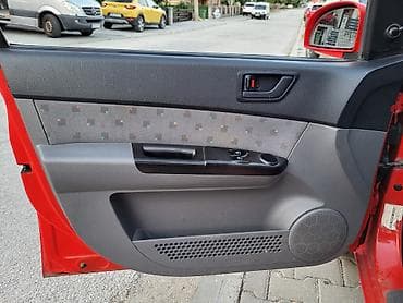Hyundai Getz 1.4 2003. godište Kilometraža:202.000 km Gorivo:Benzin — 4