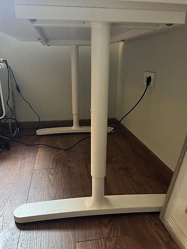 Stilski nameštaj: Prodajem Ikein podesivi radni sto dimenzija 120x80. Očuvan, neoštećen — 4