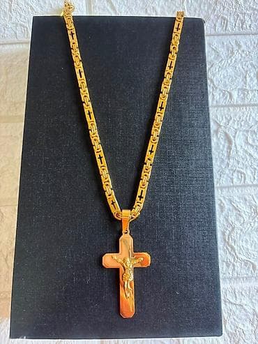 Muška ogrlica sa krstom u zlatnoj boji, upečatljivog i elegantnog