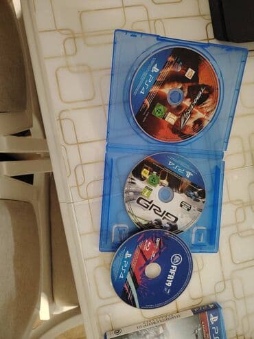 playstation prodaja: PS4 + 10 IGRICA PS4, ocuvan + contoler uz 10 igrica: -Batman return — 9