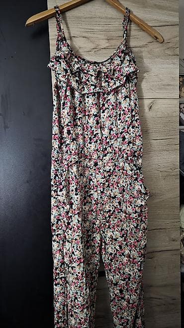 patike sa znakom n: Ženski letnji kombinezon sa cvetnim printom - Model: pantalone — 2