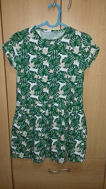 Predivna haljinica u odlicnom stanju.
Velicina 10/11