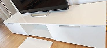 Na prodaju TV komoda sa dve fioke i prostorom u sredini sa policom u — 9