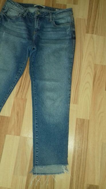 pocepane pantalone: Mom fit farkice. Turska marka mavi. Odlicno stanje. Velicina pise — 2