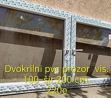 Dvokrilni PVC prozor sa ručkama na oba krila. Dimenzije: visina 100