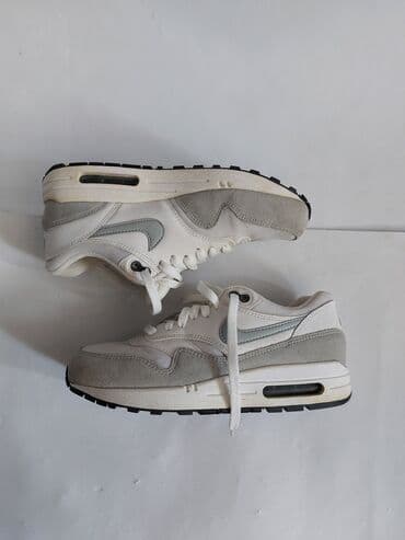 Women's Sneakers and athletic shoes: Nike, 39 — 2