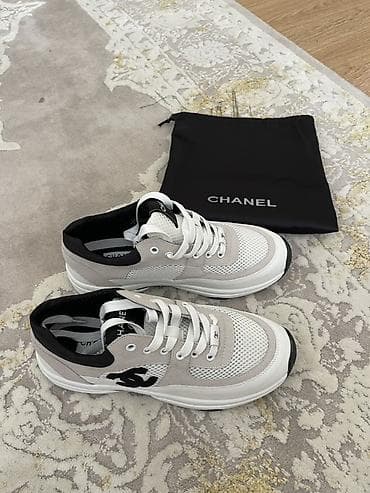 nine west torba za laptop: Chanel patike – model sa logoom CC - Boja: belo/krem sa crnim — 5
