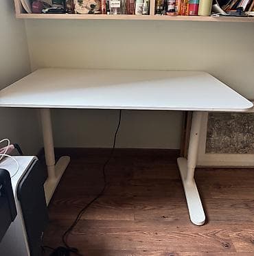 Stilski nameštaj: Prodajem Ikein podesivi radni sto dimenzija 120x80. Očuvan, neoštećen — 3