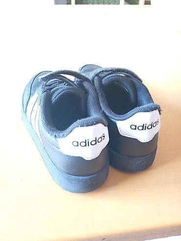 riker patike: Dečije patike Adidas, crne boje sa belim detaljima (tri pruge sa — 3