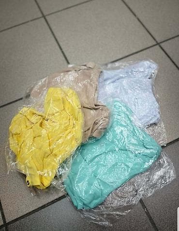 Bodi: Body bez rukava sa bočnim izrezima.Zatvaranje na preponama (snap — 3