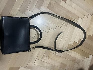 stitch stvari za školu: GUESS mini tašna – crna - Model: mini/boxy handbag sa tvrđom — 2