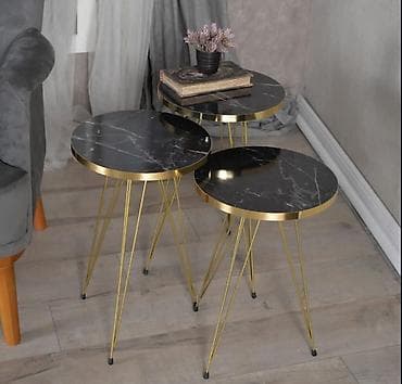 sto 90x90: Set od 3 pomoćna/klub stolića – moderni dizajn sa zlatnim nogarama - — 1