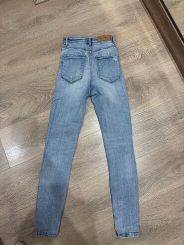 pantalone 2023: Stradivarius farmerice
32 Velicina
Dobro ocuvane — 2