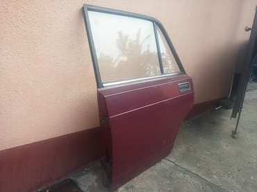 presvlake za prednja sedista: Vrata zadnja leva Lada 2105,2107 Riva u bordo boji. Vrata su ocuvana — 2