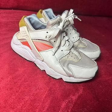 sanel patike zenske: Nike Air Huarache patike - Model: Air Huarache - Boje: preovlađuju — 2