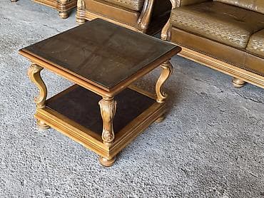 Klasičan drveni klub-sto sa staklenom pločom - Kvadratni klub-sto u na lalafo.rs Klasičan drveni klub-sto sa staklenom pločom - Kvadratni klub-sto u