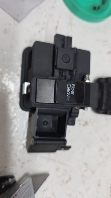Profesionalni rezač optičkih vlakana (Fiber Cleaver) - Ručni alat za