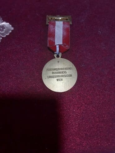 how i met your mother sve epizode sa prevodom: Medalja iz godine 1987 pise cija je na njoj srecno — 1