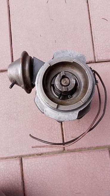 tip top auto delovi: Opel razvodnik paljenja delco sa komutatorom ima dva izvoda i huco — 4