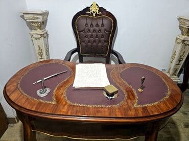 Antique Desks: 𝐏𝐢𝐬𝐚ć𝐢 𝐬𝐭𝐨 𝐮 𝐬𝐭𝐢𝐥𝐮 𝐋𝐮𝐣𝐚 𝐗𝐕,𝐬𝐚 𝐤𝐨ž𝐧𝐨𝐦 𝐩𝐨𝐝𝐥𝐨𝐠𝐨𝐦 𝐮 𝐢𝐧𝐭𝐚𝐫𝐳𝐢𝐣𝐢,𝐨𝐛𝐨𝐠𝐚ć𝐞𝐧 — 2
