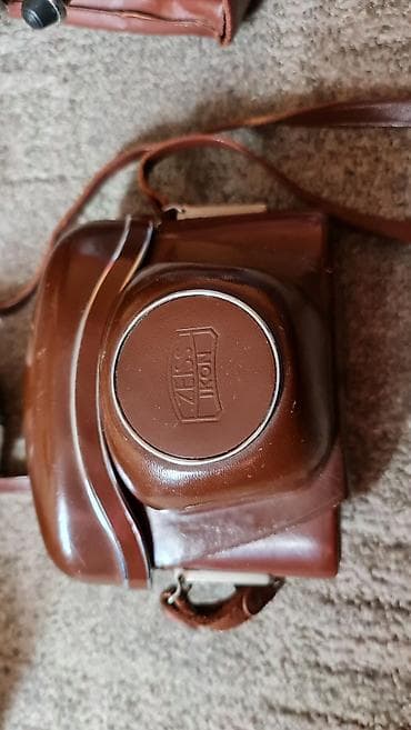 aparat za boks prodaja: **Zeiss Ikon Contaflex analogni fotoaparat sa pratećom opremom** U — 5