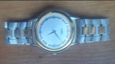 bistec sat: Elegantan ručni sat sa metalnom narukvicom u dvobojnoj kombinaciji — 1