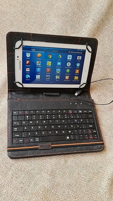 desktop ventilator: Kožna futrola sa ugrađenom žičnom tastaturom za tablet (oko 7–8 inča) — 7