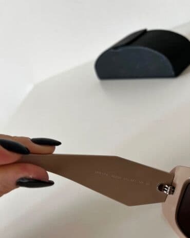 mint sako: Naocare kupljene u inostranstvu, original naravno. Cena im je inace — 4