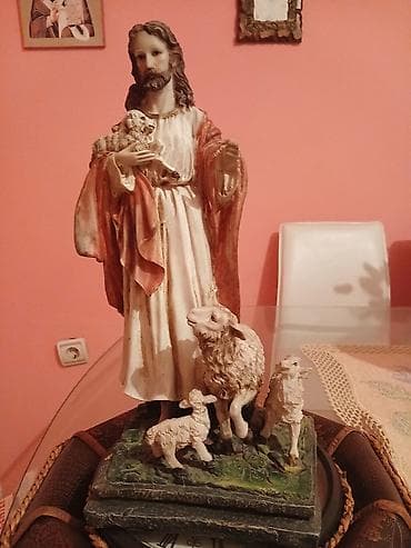 Antique Decor: Figurina „Dobri Pastir” – detaljno modelirana verska skulptura - — 2