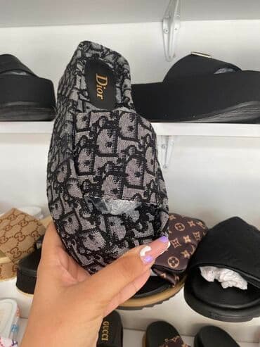 hugo papuce zenske: 36-40
3.700 — 2