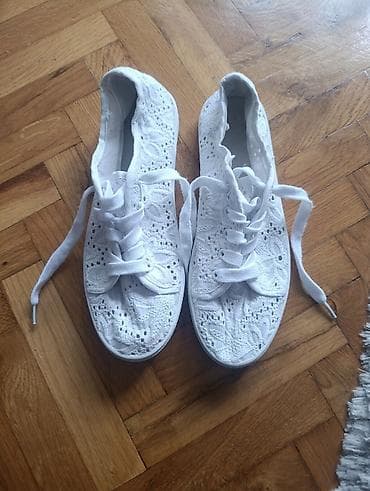 ds2 patike cena: Bele ženske platnene patike sa čipkanim/vezenim dezenom - Materijal — 1