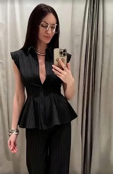 kosem: Ženski komplet sa prugama – bluza sa peplum krojem i pantalone - — 1