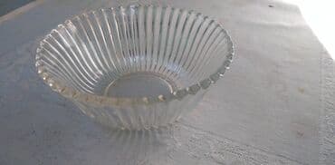 dvosed i trosed na razvlacenje: Staklena casa dia.12 cm.,ocuvana — 1