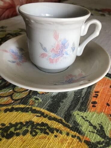 metalac šolje za kafu: Komplet od šest porcelanskih malih šoljica za kafu sa tacnama — 1