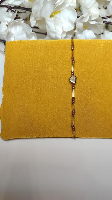 dzepni sat cena: Minimalistička narukvica sa perlicama i centralnim privjeskom u obliku — 3