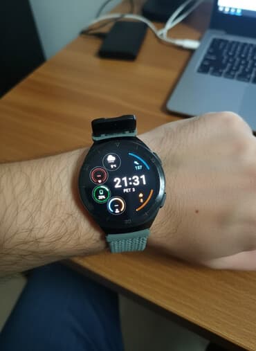 Huawei Watch GT (model HCT-B19) - Okrugli AMOLED ekran sa više