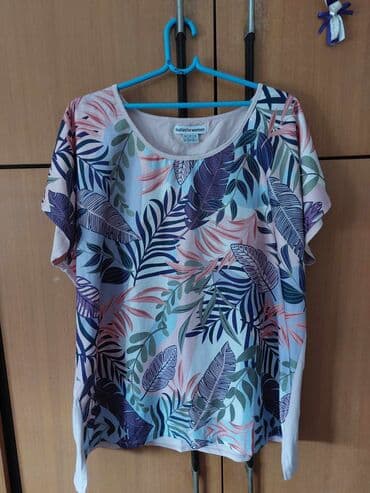 pull and bear suknje: Po grudi 67 + 
Duzina 74
1400 — 4