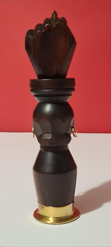 ruski saten cena: - Upečatljiv i simboličan komad, ova vintage rezbarena figura služi i — 2