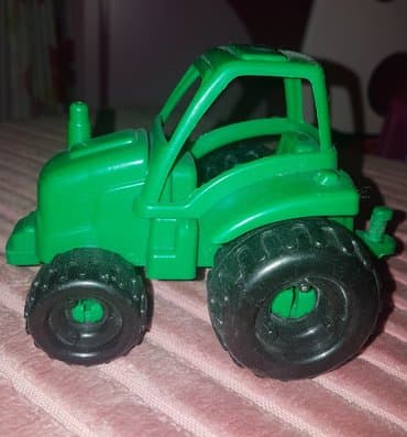 igračke od kartona: Veliki traktor auto za manju decu — 1