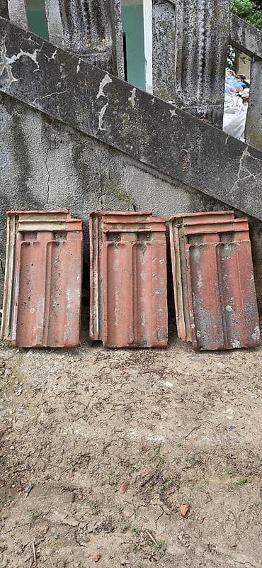 Građevinarstvo i remont: Na prodaju crep u dobrom stanju. Skinut septembra sa krova.Količina — 4